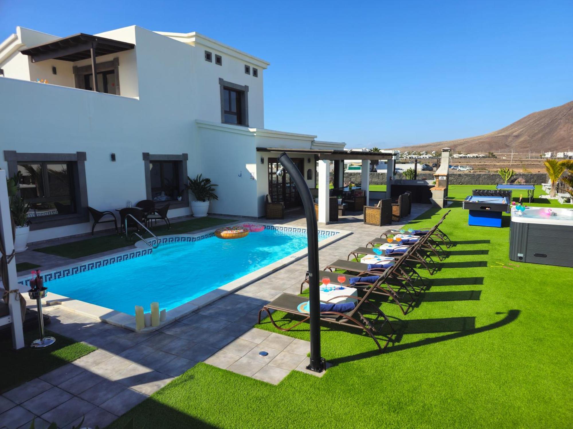 Karla Playa Blanca (Lanzarote)